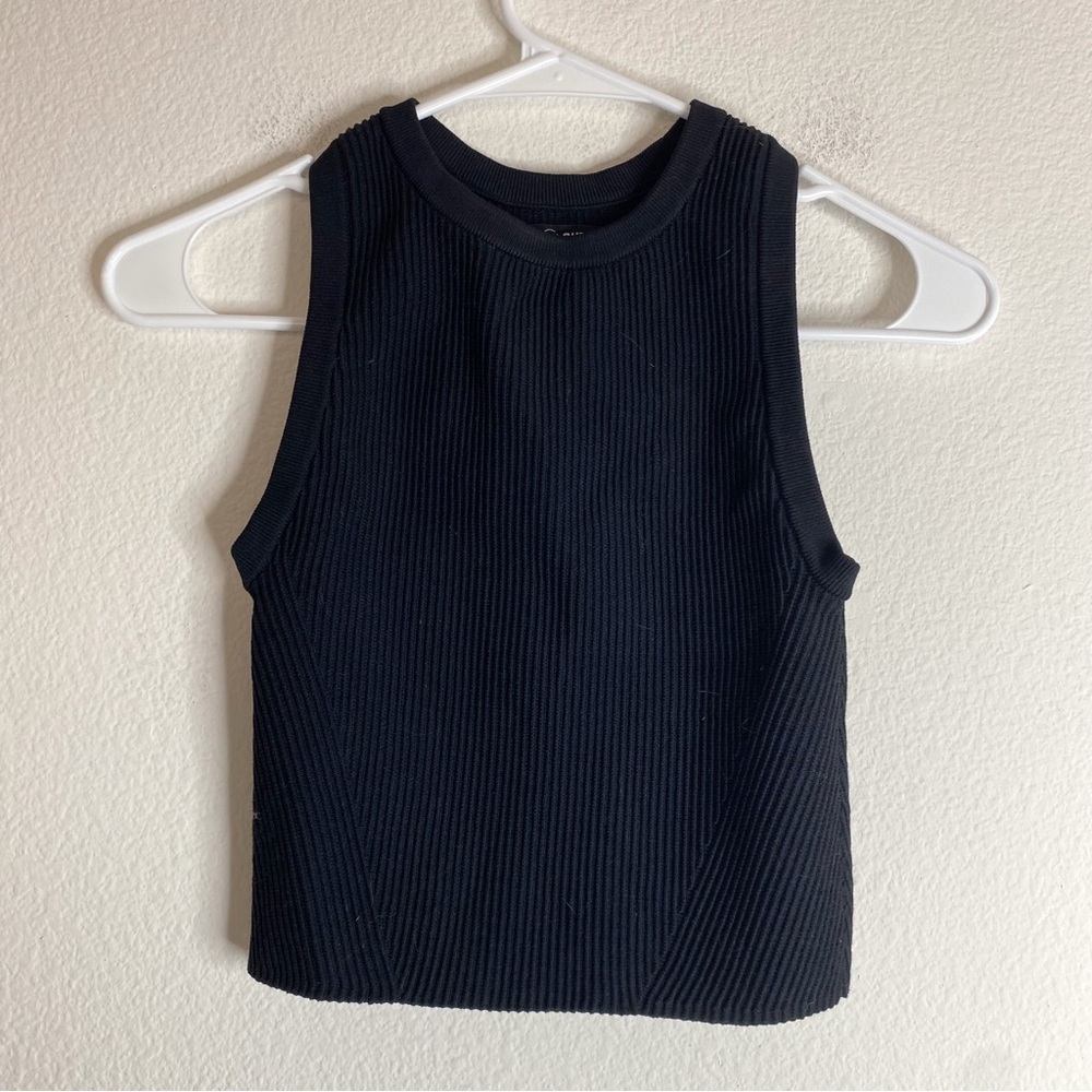 CUTS Womens CoreFlex Cropped Ribbed Tank Top in Black